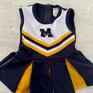 University of Michigan, cheerleading outfit 3M
